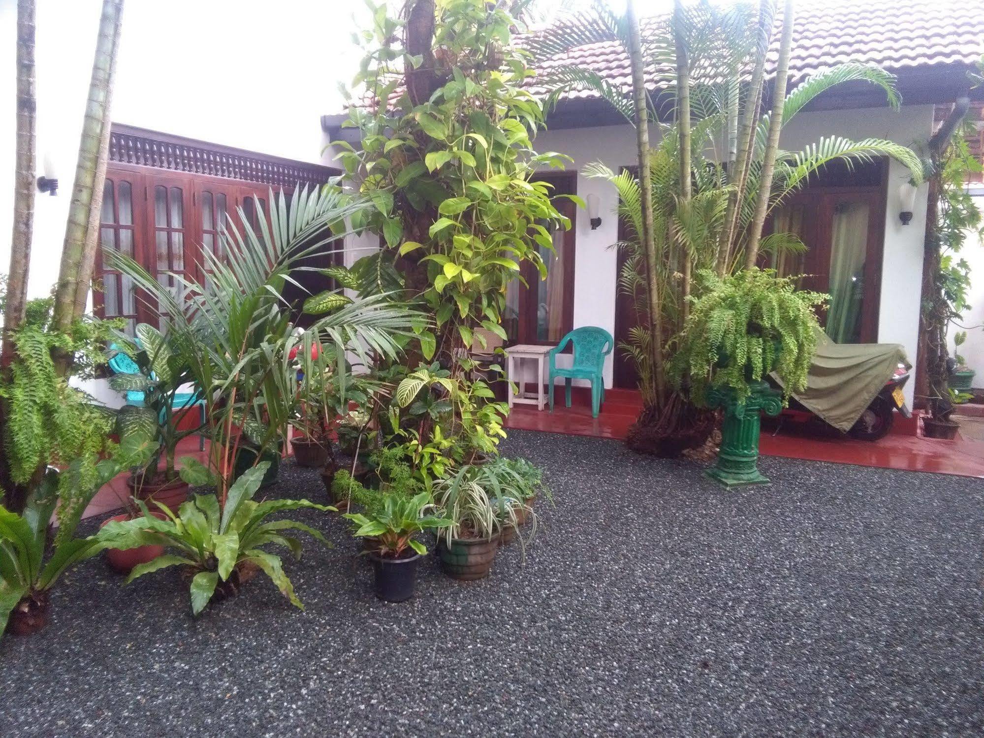 Mia'S Villa Hikkaduwa Exterior foto